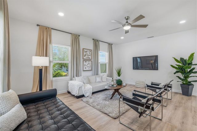 494 39TH AVENUE N, St Petersburg, FL 33704