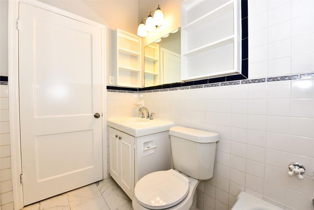 410 Kenniston DR, Austin, TX 78752