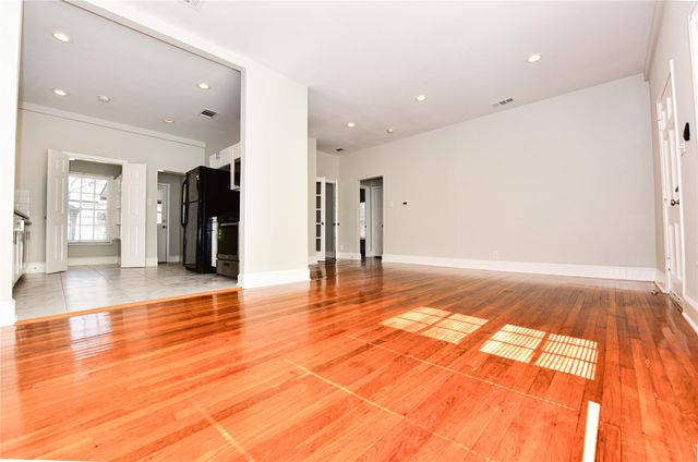 410 Kenniston DR, Austin, TX 78752