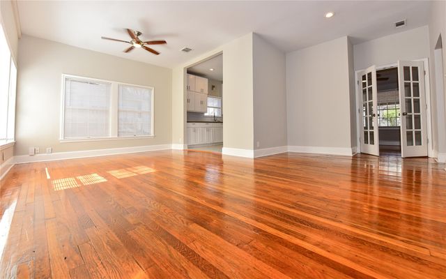 410 Kenniston DR, Austin, TX 78752