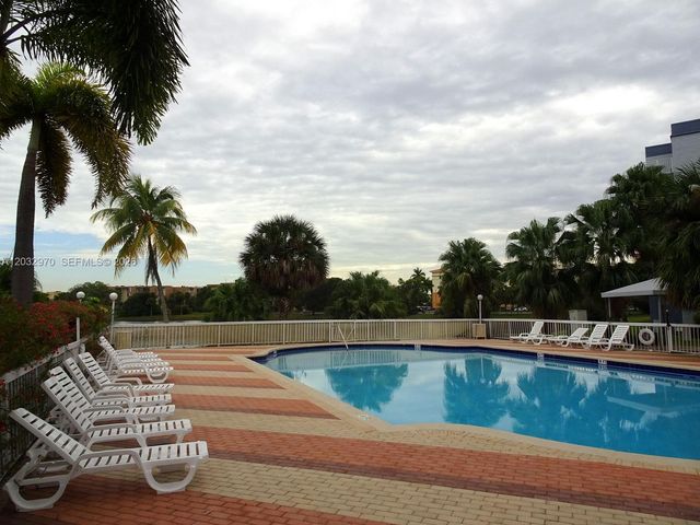 9359 N Fontainebleau Boulevard F109, Miami, FL 33172