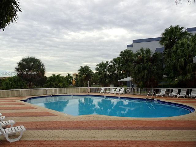 9359 N Fontainebleau Boulevard F109, Miami, FL 33172