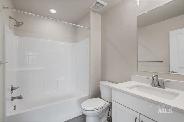 6135 N Senita Hills Ave, Meridian, ID 83646