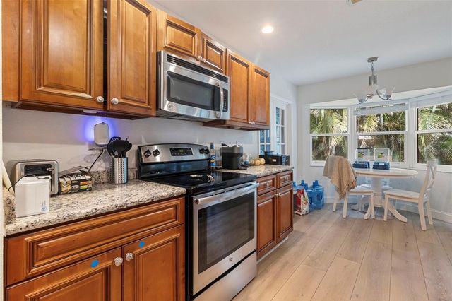 5776 AUGUSTA CIRCLE, Sarasota, FL 34238