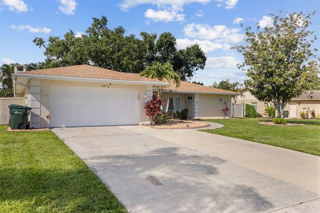 5776 AUGUSTA CIRCLE, Sarasota, FL 34238