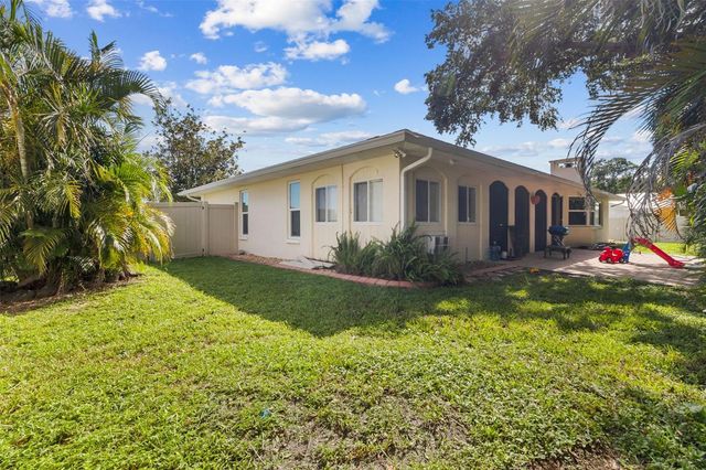 5776 AUGUSTA CIRCLE, Sarasota, FL 34238
