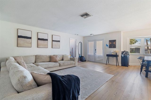 5776 AUGUSTA CIRCLE, Sarasota, FL 34238