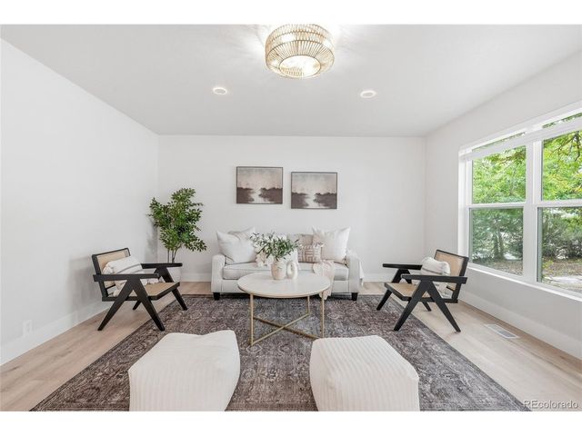 900 Garfield Ave, Loveland, CO 80537