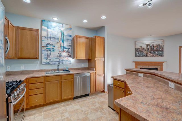 608 Bear Claw Way, Middleton, WI 53562