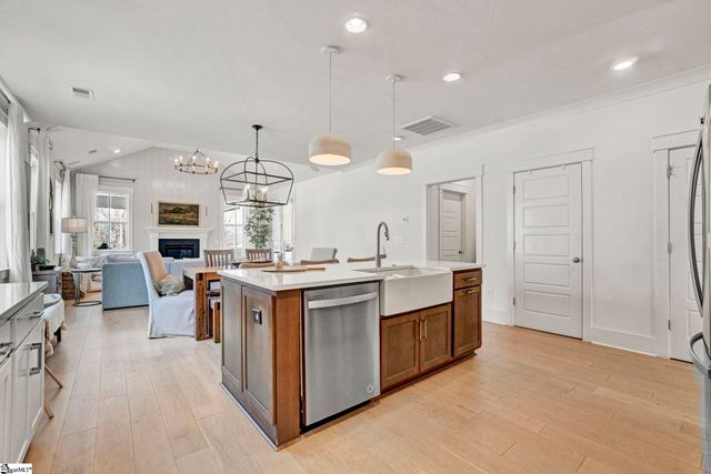 201 Deerview Trail, Simpsonville, SC 29680