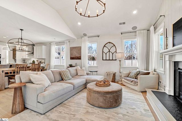 201 Deerview Trail, Simpsonville, SC 29680