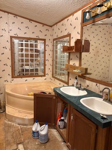 537 Highway 20, Schriever, LA 70395