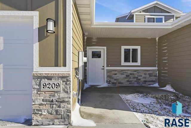 9209 W Ark Pl Place, Sioux Falls, SD 57106