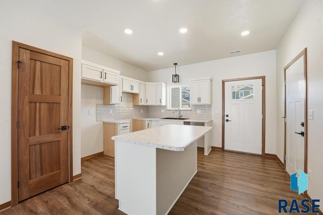 9209 W Ark Pl Place, Sioux Falls, SD 57106