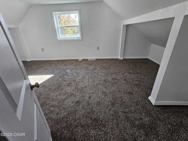 105 S Beeman Street, Pineville, MO 64856