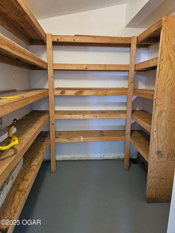 105 S Beeman Street, Pineville, MO 64856