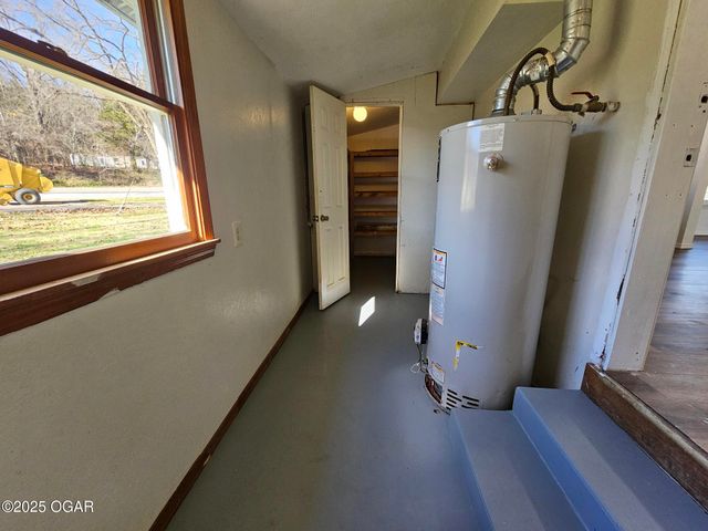 105 S Beeman Street, Pineville, MO 64856