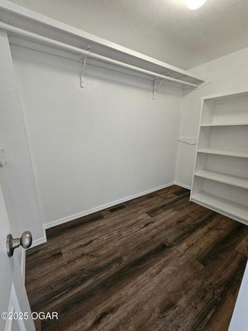 105 S Beeman Street, Pineville, MO 64856