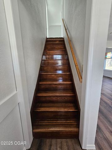 105 S Beeman Street, Pineville, MO 64856