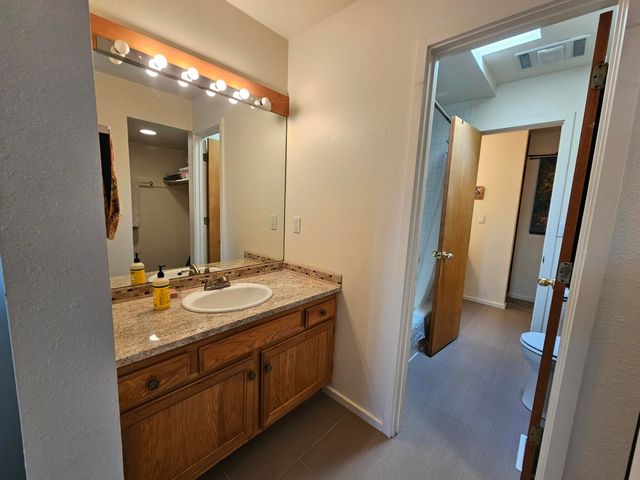 3065 Sombra Del Rio Lane NW, Albuquerque, NM 87107