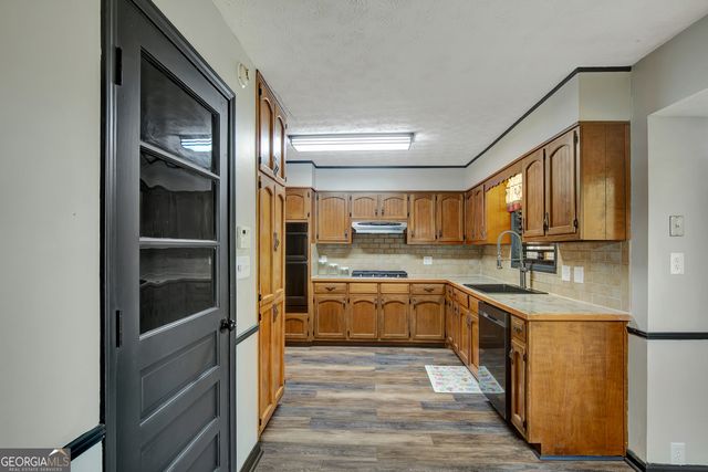 1188 Raymond Hill Road, Newnan, GA 30265