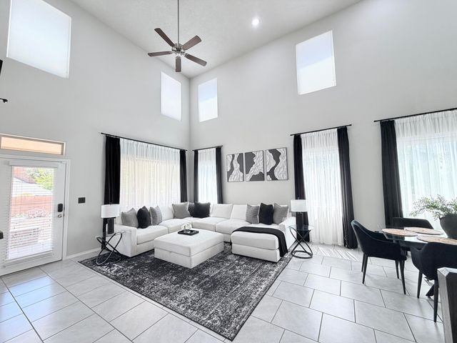 1044 Grace Court NE, Rio Rancho, NM 87144