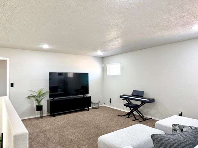 1044 Grace Court NE, Rio Rancho, NM 87144