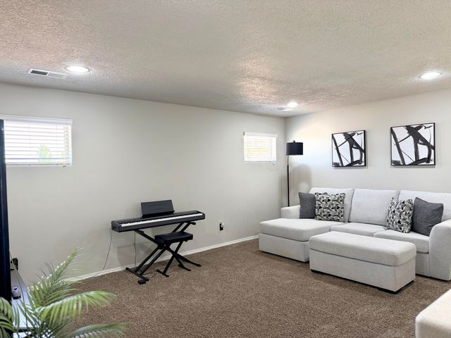 1044 Grace Court NE, Rio Rancho, NM 87144