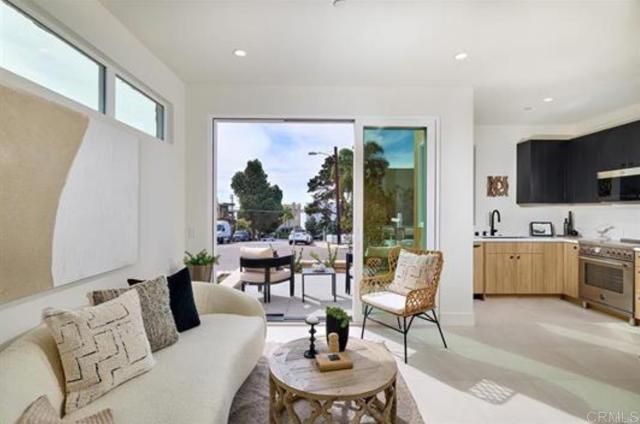 3901 Haines, San Diego, CA 92109