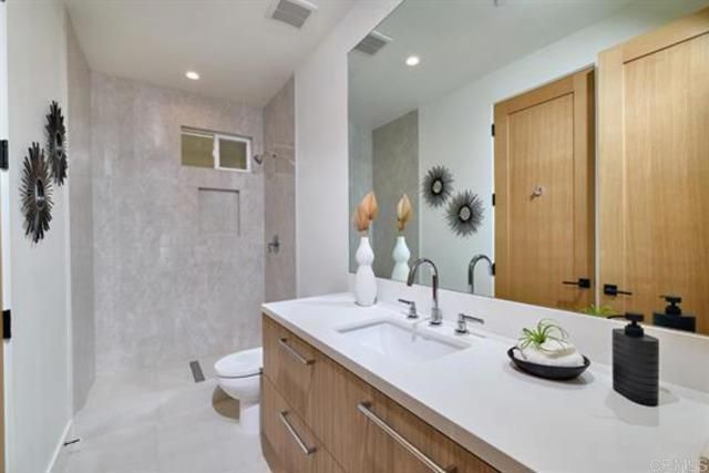 3901 Haines, San Diego, CA 92109