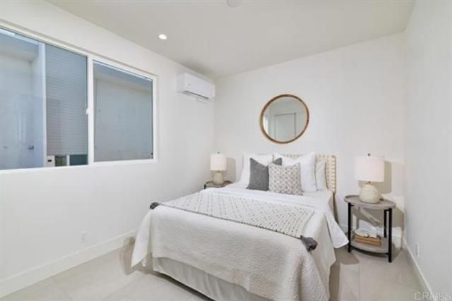 3901 Haines, San Diego, CA 92109