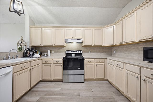 1004 La Mirada, Portland, TX 78374