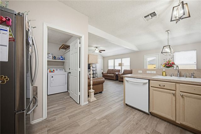 1004 La Mirada, Portland, TX 78374