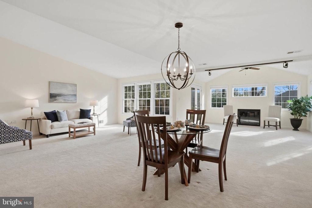 Image 11 of property listing at 847 WOODMONT RD, Annapolis, MD 21401