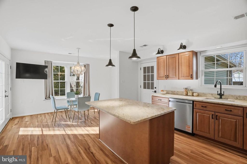 Image 15 of property listing at 847 WOODMONT RD, Annapolis, MD 21401