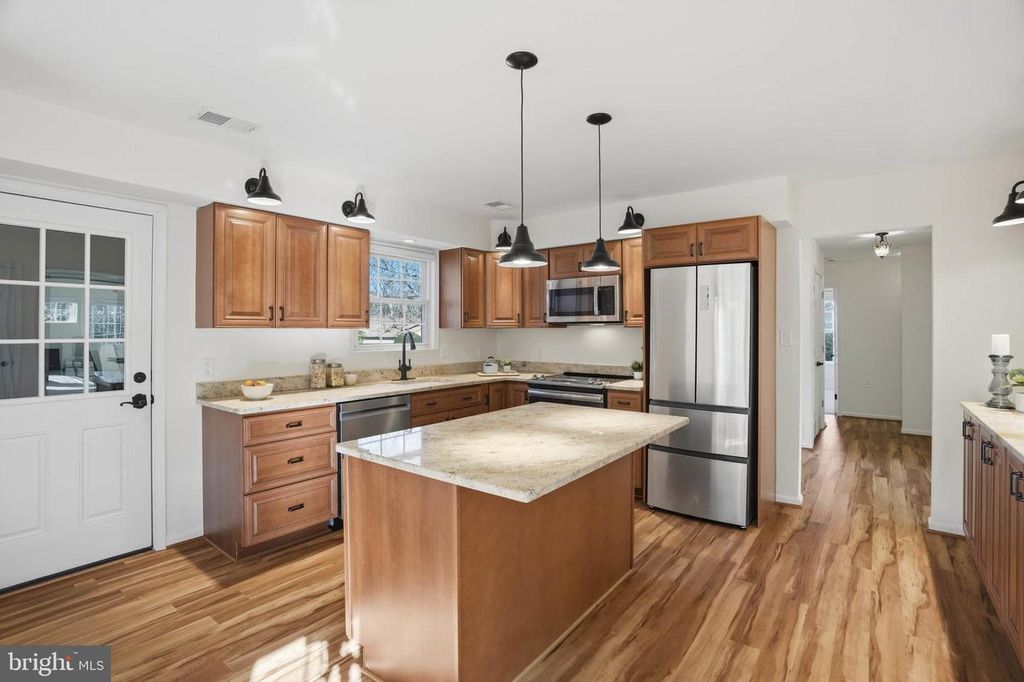 Image 16 of property listing at 847 WOODMONT RD, Annapolis, MD 21401