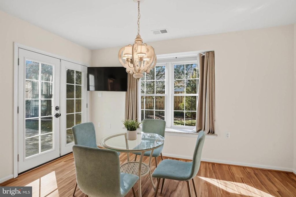 Image 19 of property listing at 847 WOODMONT RD, Annapolis, MD 21401