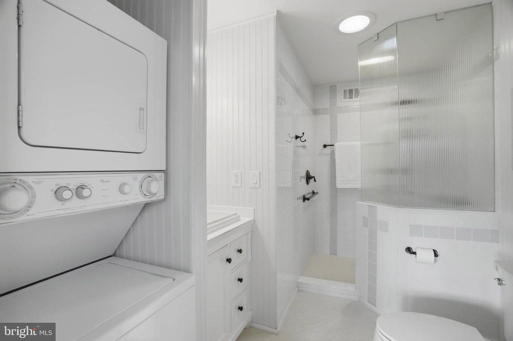 Image 23 of property listing at 847 WOODMONT RD, Annapolis, MD 21401