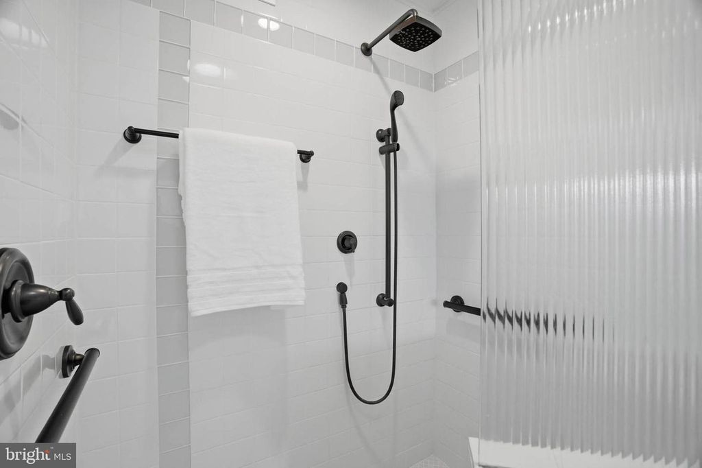 Image 25 of property listing at 847 WOODMONT RD, Annapolis, MD 21401