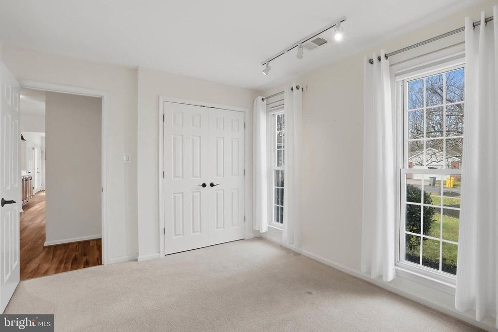 Image 27 of property listing at 847 WOODMONT RD, Annapolis, MD 21401