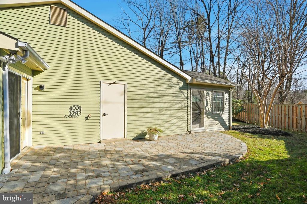 Image 30 of property listing at 847 WOODMONT RD, Annapolis, MD 21401