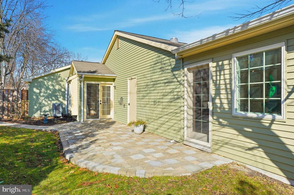 Image 31 of property listing at 847 WOODMONT RD, Annapolis, MD 21401