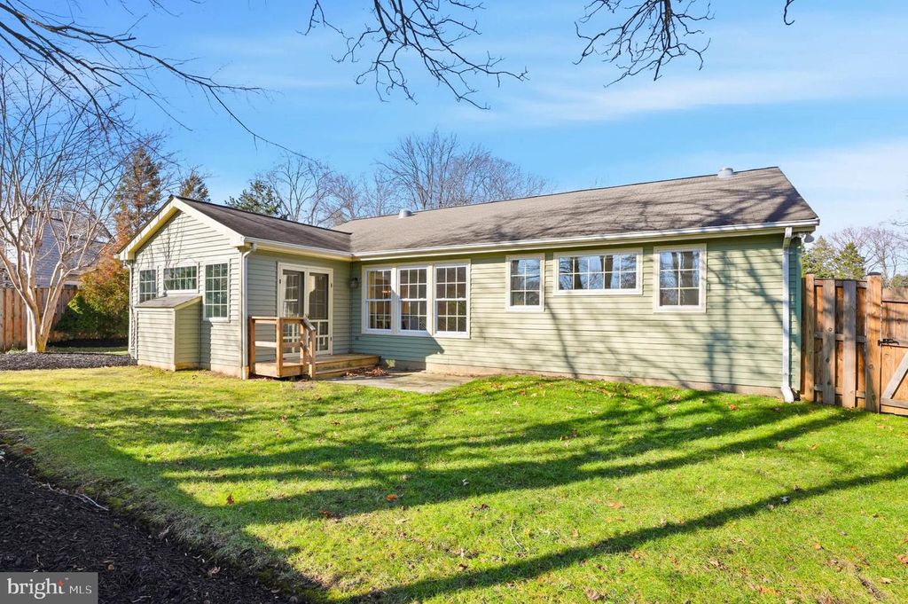 Image 34 of property listing at 847 WOODMONT RD, Annapolis, MD 21401