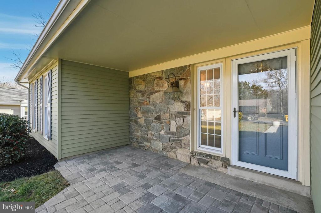 Image 4 of property listing at 847 WOODMONT RD, Annapolis, MD 21401