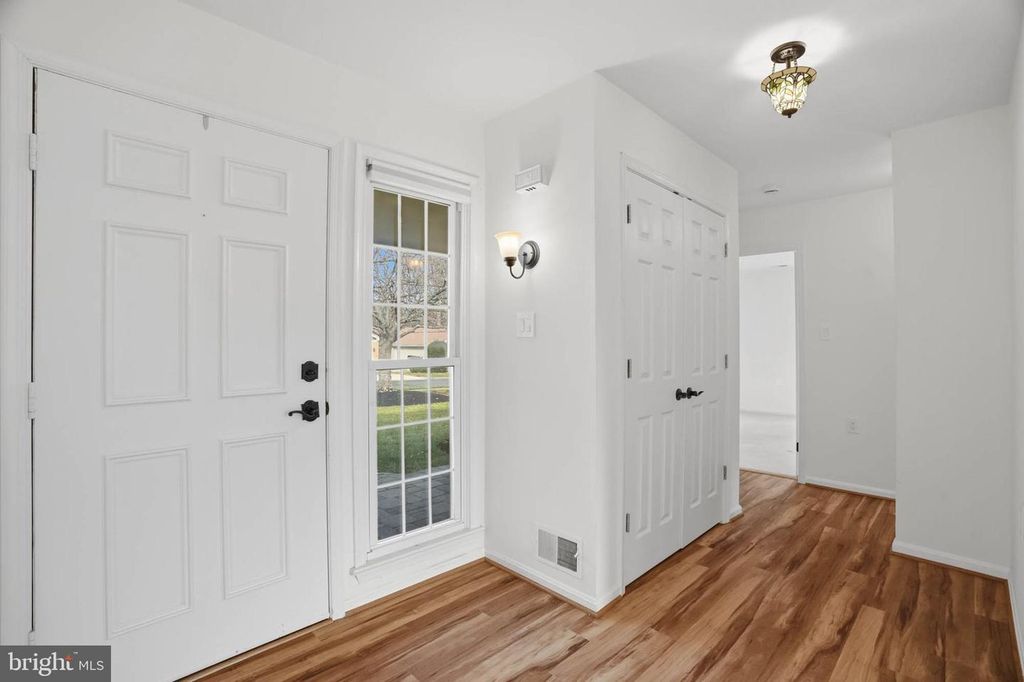 Image 5 of property listing at 847 WOODMONT RD, Annapolis, MD 21401