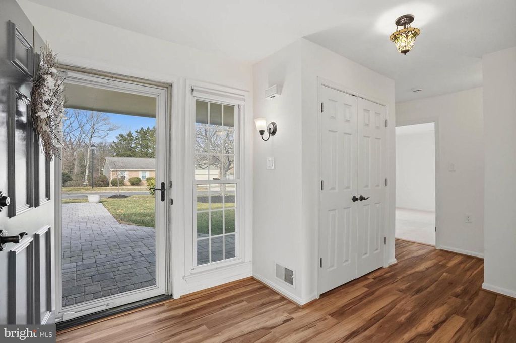 Image 6 of property listing at 847 WOODMONT RD, Annapolis, MD 21401