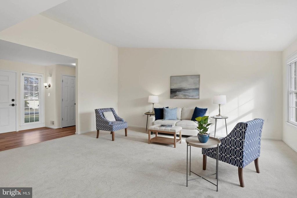 Image 8 of property listing at 847 WOODMONT RD, Annapolis, MD 21401