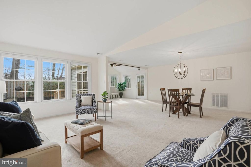 Image 9 of property listing at 847 WOODMONT RD, Annapolis, MD 21401