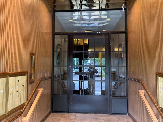 51 Smith Street B5, Merrick, NY 11566