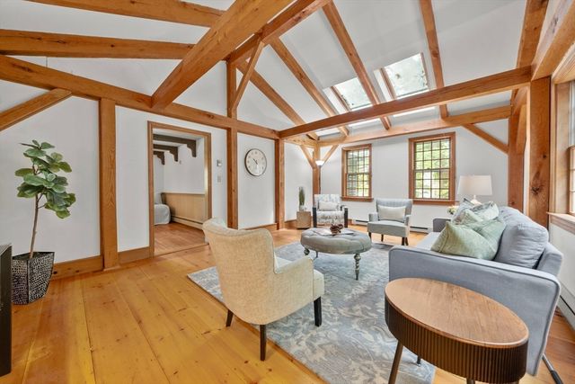41 Pike St, Tewksbury, MA 01876
